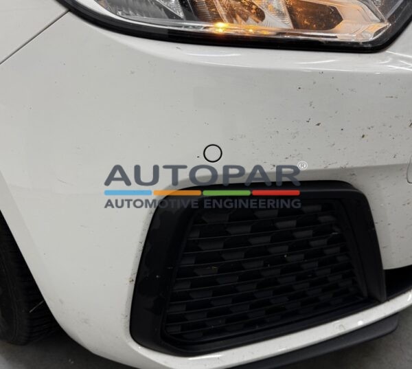 Audi A1 GB Parkeersensoren voorbumper detail
