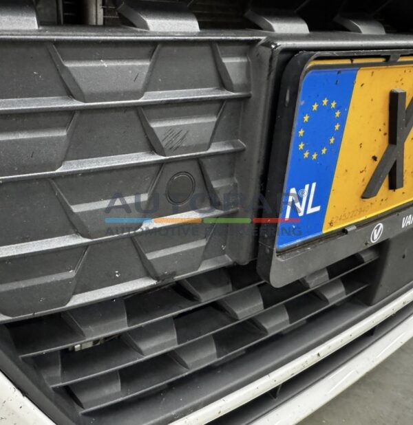 Audi A1 GB Parkeersensoren voorbumper grille detail