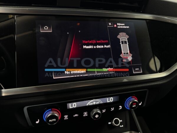 Audi Q3 F3 parkeersensoren display beeld