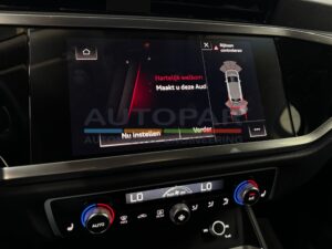 Audi Q3 F3 parkeersensoren display beeld