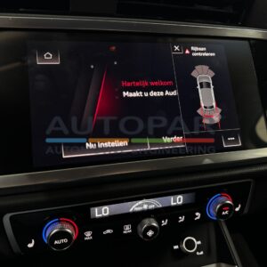 Audi Q3 F3 parkeersensoren display beeld